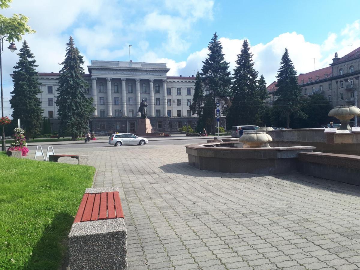 Двокімнатні Апартаменти У Центрі Lutsʼk المظهر الخارجي الصورة